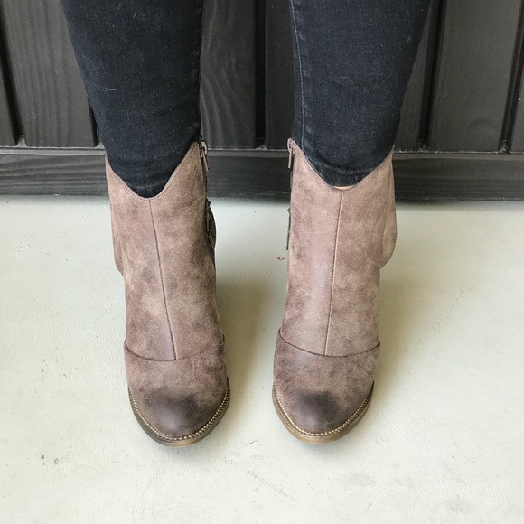 Metal Grommet Studs Wrap Around Ankle Boots - Picture 5 of 8